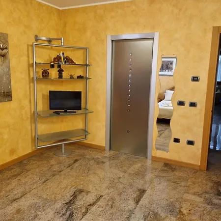 Consuelo House 아파트 *