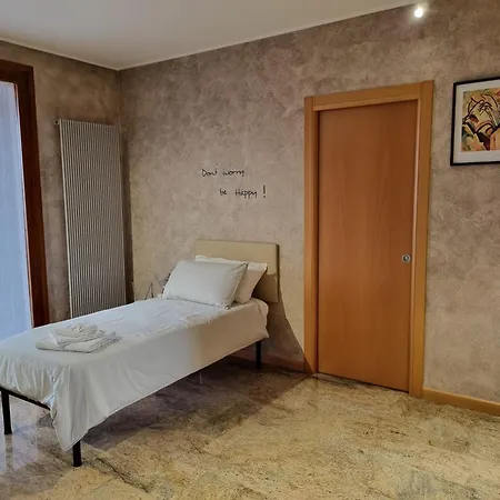 Consuelo House 아파트 *