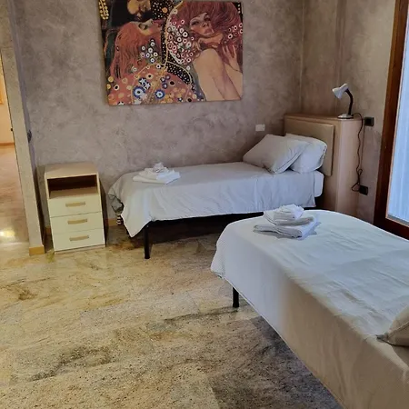 Consuelo House 아파트 *